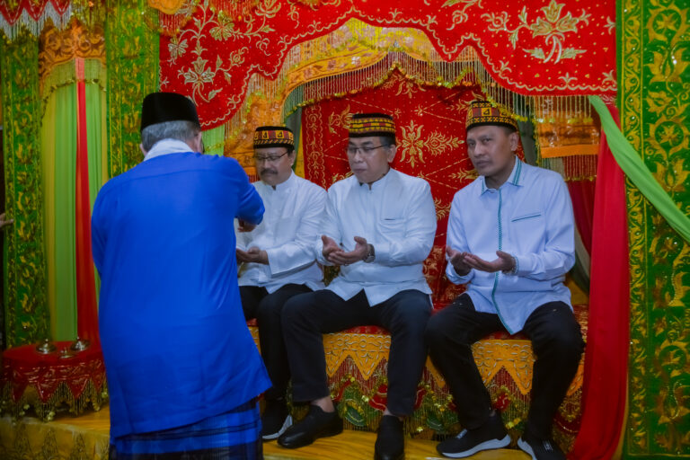 Ketua Umum PBNU KH Yahya Cholil Staquf Tiba di Aceh, Dipeusijuk Tiga Ulama Besar